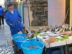 Une poissonnerie à Naples