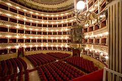 Palchi e platea del Teatro San Carlo of Naples, Italie