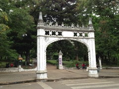The entrance to the Botanical Garden very near to the Iron House