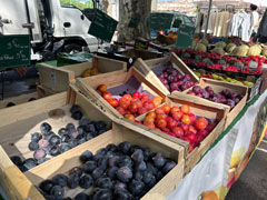 City of Lyon: Morning market along the Saône River