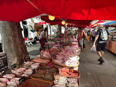 City of Lyon: Morning market along the Saône River