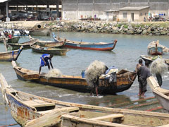 Pêcheurs dans le port de Cotonou