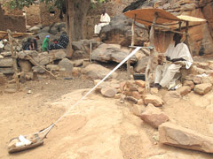 Dans la culture dogon, le tissage est une activité d’homme