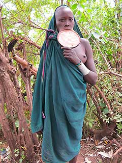 Les Surmas de la vallée de l'Omo, en Ethiopie.