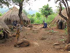 Un village Surma.