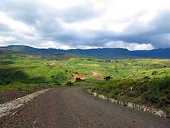 La route est bien longue pour arriver chez les Surma.