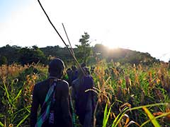 Les combattants en route pour le terrain du Donga.