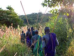 Les combattants en route pour le terrain du Donga.