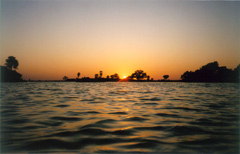 Le coucher du soleil sur le fleuve Niger