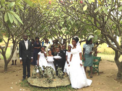 Un mariage à l'intérieur de l'ancienne forteresse.