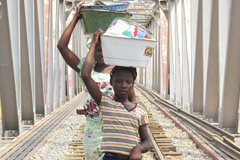 Le pont de la voie ferroviaire est le pont de tous.