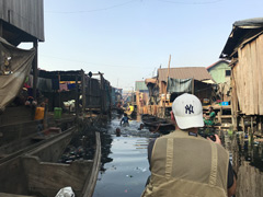 Makoko, un bidonville aquatique sur pilotis en plein centre de Lagos