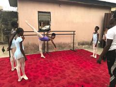 Une école de ballet gratuite au Nigéria