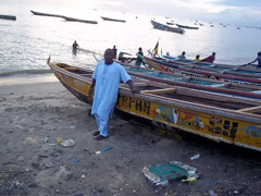 Des bateaux de pêcheurs à Dakar : Ces pêcheurs sont principalement de l'ethnie sérère.