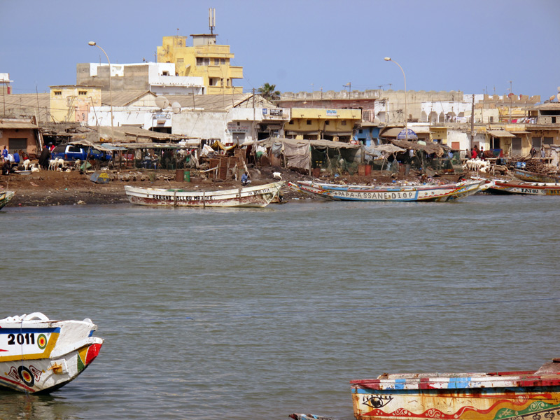 Saint-Louis, Sénégal, Ndar en wolof, souvent appelée « Saint-Louis-du-Sénégal »