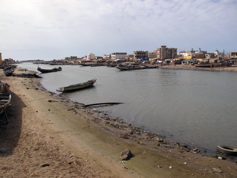 Saint-Louis, Sénégal, Ndar en wolof, souvent appelée « Saint-Louis-du-Sénégal »