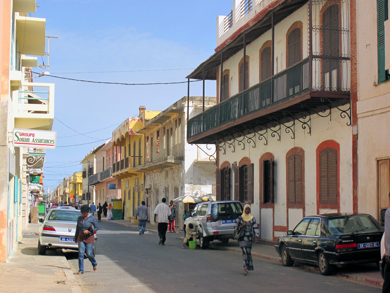 Saint-Louis, Sénégal, Ndar en wolof, souvent appelée « Saint-Louis-du-Sénégal »