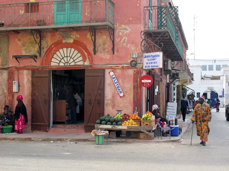 Vues de Saint-Louis, appelé Ndar en wolof, et appelée aussi « Saint-Louis du Sénégal »