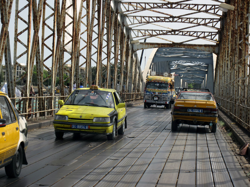 Le pont Faidherbe reliant l’île au continent est l’œuvre de Gustave Eiffel.