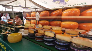 La Hollande, grand pays de fromages ! Et le fameux Gouda au marché du matin.