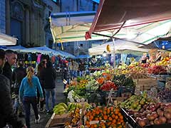 un marché à Naples