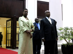 Yoweri Museveni, Président de l'Ouganda avec son épouse à la Maison Blanche Ougandaise.