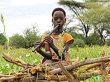アフリカ：エチオピア，オモ川下流域のハマー族（又はハマル族）