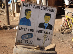 セネガル：字の読めない方の為，看板を作る時に文字以外に絵も入れることが多い：ここはご覧の通り：床屋兼携帯電話屋さんです
