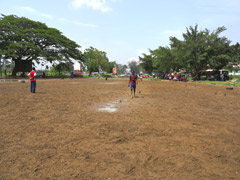 コートジボワールの若者のサッカーの練習