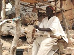 ドゴン族の文化では機織りは男の仕事
