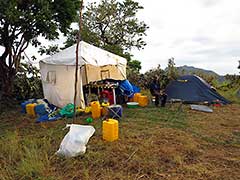撮影クルーのキャンプの料理人のテント