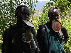 エチオピア撮影コーディネーターのロケ現場からの写真：スルマ族