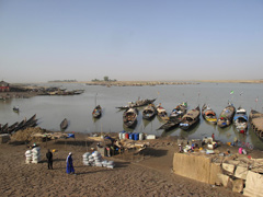 モプティのニジェール川沿い