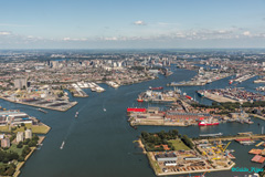 ロッテルダム市の港の実景