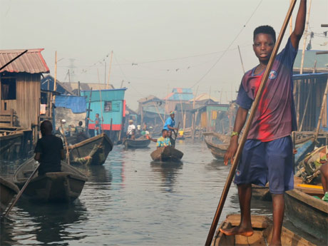 マココ：ナイジェリアの最大都市ラゴス市の水上街の動画