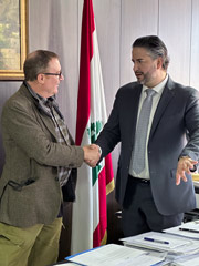レバノンの経済商業大臣のアミン・サラムとエクセルマン・プロダクションズのライオン
